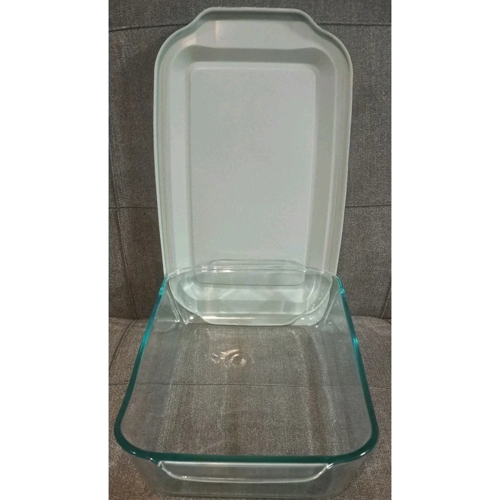 Pyrex CASSEROLE BAKING DISH & Sage Green Lid 13x9x2